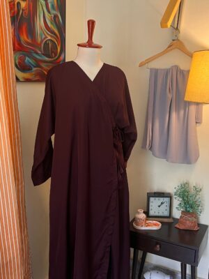 Elegant Maroon Wrap Abaya – Minimal & Modern